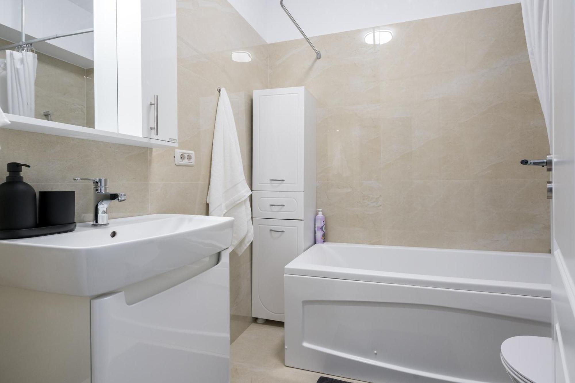 1025 Apartament *